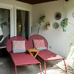 Gemuetliche Mit Terrasse Und Seeblick