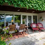 Gemuetliche Mit Terrasse Und Seeblick Apartmán *