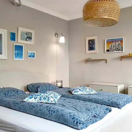 Gemuetliche Mit Terrasse Und Seeblick