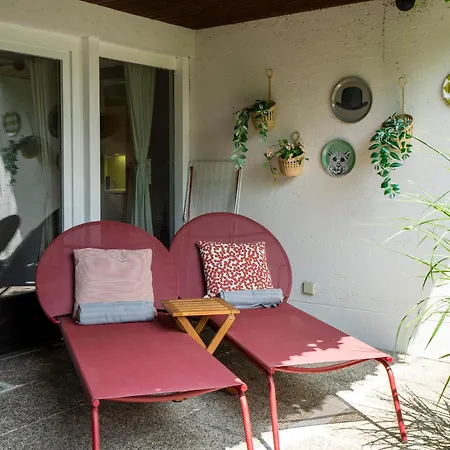 Gemuetliche Mit Terrasse Und Seeblick