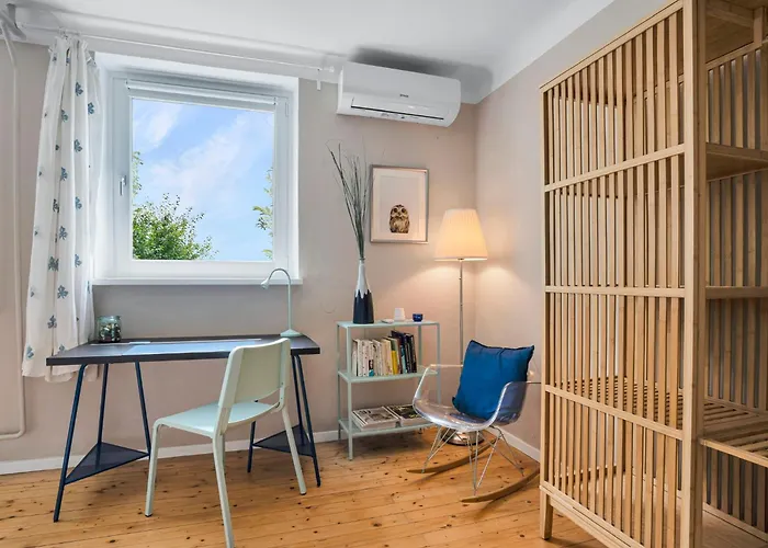 Gemuetliche Mit Terrasse Und Seeblick Apartman